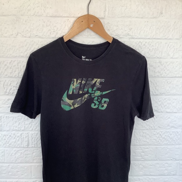 Nike SB Crew Neck T Shirt - Size M - Black & Camouflage Spellout - Size 19” - Picture 7 of 8